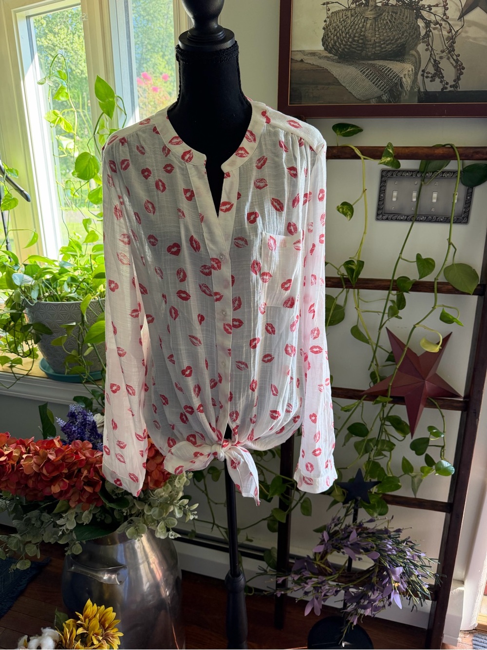 Zac & Rachel White Button-Down Blouse with Red Lip Print